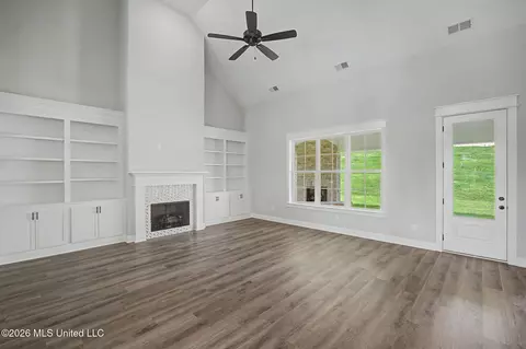 Living - 8130 Soaring Oaks Dr, Walls, MS 38680 photo 1 of 6