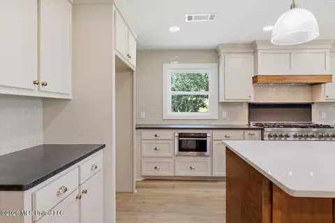 Kitchen - 6430 Manship Rd, Brandon, MS 39047 photo 6 of 6