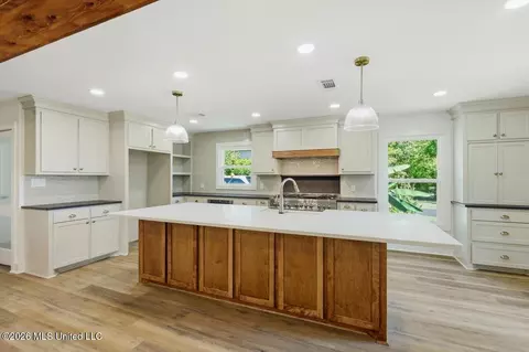 Kitchen - 6430 Manship Rd, Brandon, MS 39047 photo 3 of 6