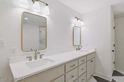 Bath - 6430 Manship Rd, Brandon, MS 39047 photo 5 of 14