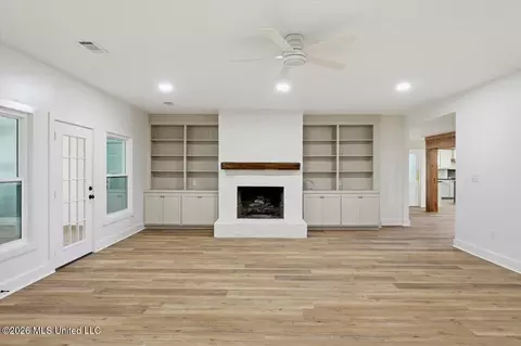 Living - 6430 Manship Rd, Brandon, MS 39047 photo 2 of 7