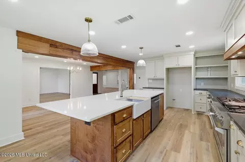 Kitchen - 6430 Manship Rd, Brandon, MS 39047 photo 4 of 6