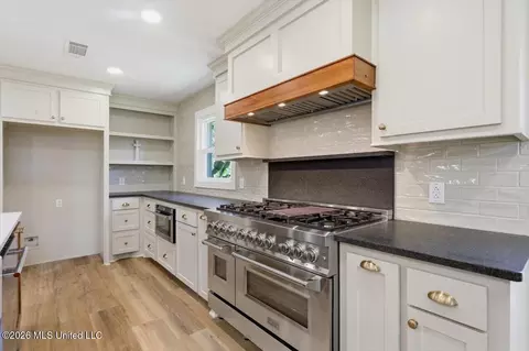 Kitchen - 6430 Manship Rd, Brandon, MS 39047 photo 5 of 6