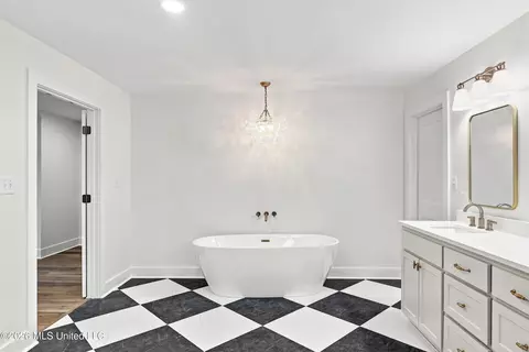 Bath - 6430 Manship Rd, Brandon, MS 39047 photo 4 of 14