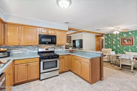 Kitchen - 401 Black Bear Cv, Hernando, MS 38632 photo 3 of 3