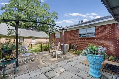Exterior - 401 Black Bear Cv, Hernando, MS 38632 photo 8 of 14
