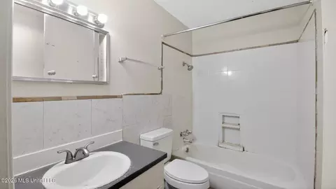 Bath - 5706-5708 Orchard View Dr, Jackson, MS 39211 photo 1 of 1