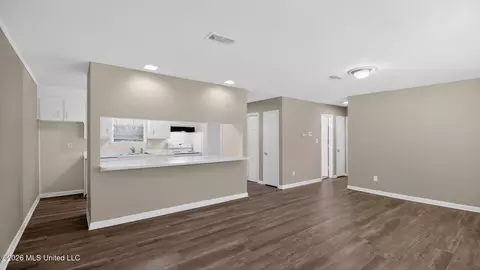 Living - 5706-5708 Orchard View Dr, Jackson, MS 39211 photo 3 of 3