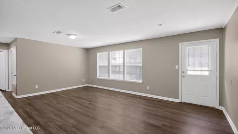 Living - 5706-5708 Orchard View Dr, Jackson, MS 39211 photo 1 of 3