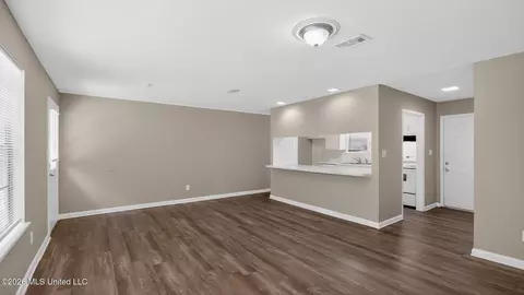 Living - 5706-5708 Orchard View Dr, Jackson, MS 39211 photo 2 of 3