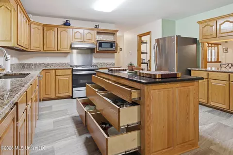 Kitchen - 18188 Howison Dr, Saucier, MS 39574 photo 4 of 5
