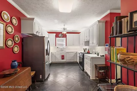 Kitchen - 2003 Rolling Hill Dr, Brandon, MS 39042 photo 1 of 3