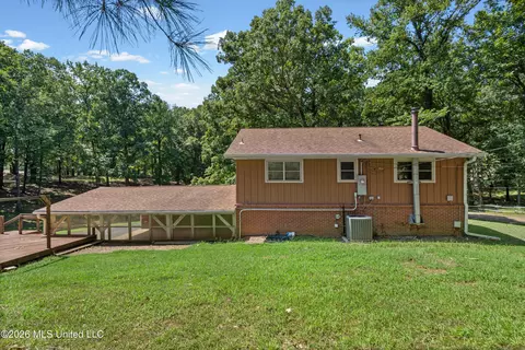 Exterior - 867 Green Acres Dr, Hernando, MS 38632 photo 7 of 9