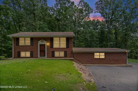 Exterior - 867 Green Acres Dr, Hernando, MS 38632 photo 2 of 9