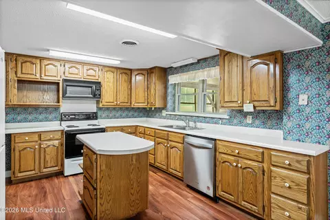Kitchen - 867 Green Acres Dr, Hernando, MS 38632 photo 3 of 3