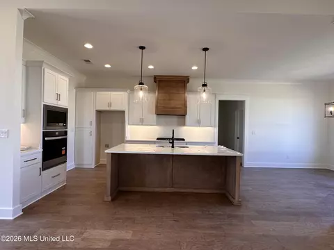 Kitchen - 4280 Edison Dr, Nesbit, MS 38651 photo 1 of 6