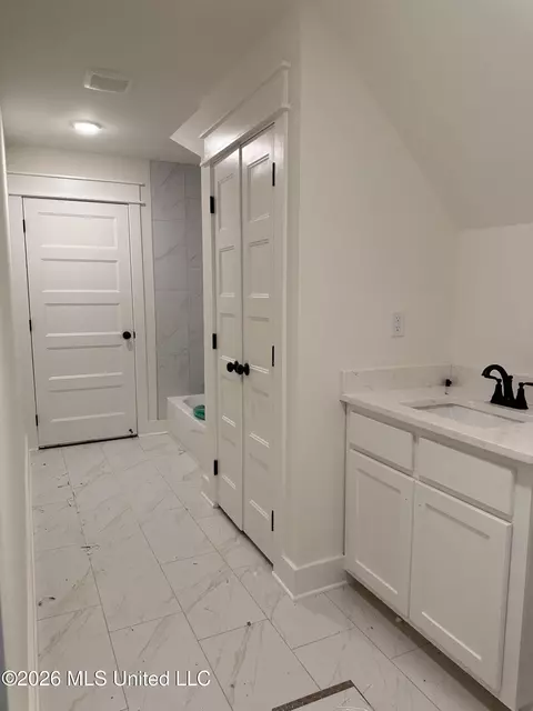 Bath - 4280 Edison Dr, Nesbit, MS 38651 photo 10 of 12