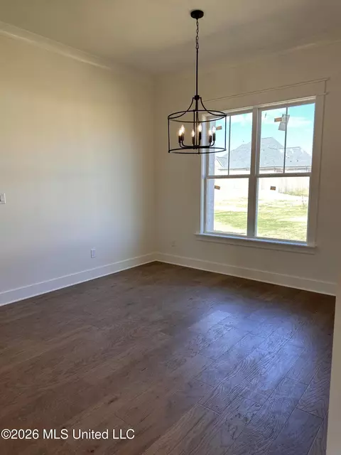 Dining - 4280 Edison Dr, Nesbit, MS 38651 photo 2 of 3