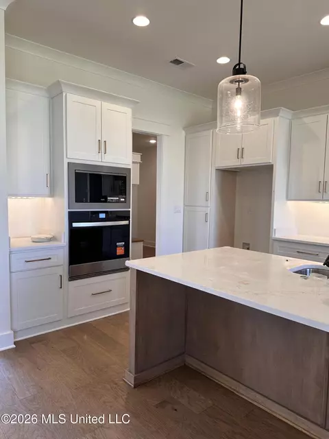 Kitchen - 4280 Edison Dr, Nesbit, MS 38651 photo 4 of 6