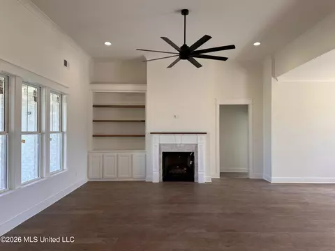 Living - 4280 Edison Dr, Nesbit, MS 38651 photo 1 of 1