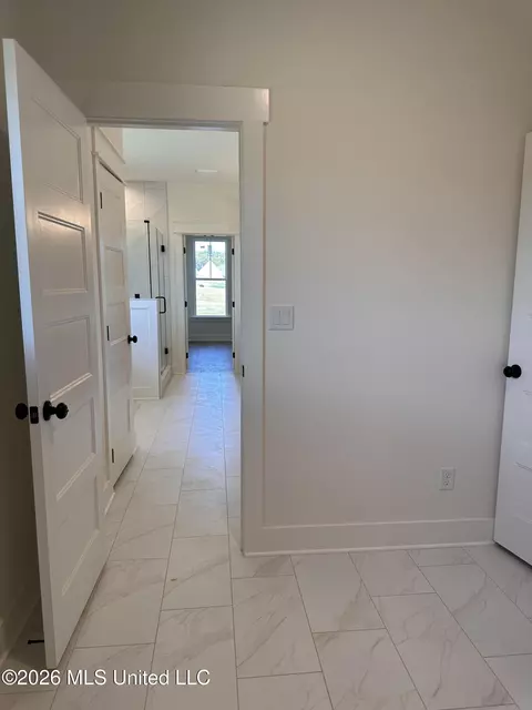 Entry Way - 4280 Edison Dr, Nesbit, MS 38651 photo 2 of 5