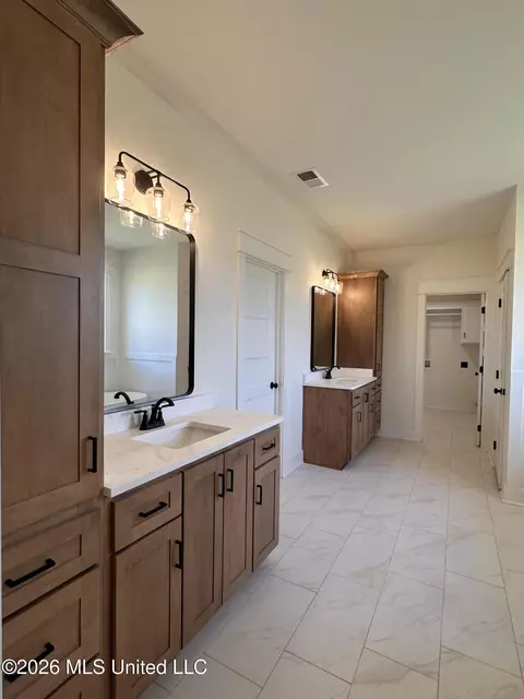 Bath - 4280 Edison Dr, Nesbit, MS 38651 photo 1 of 12
