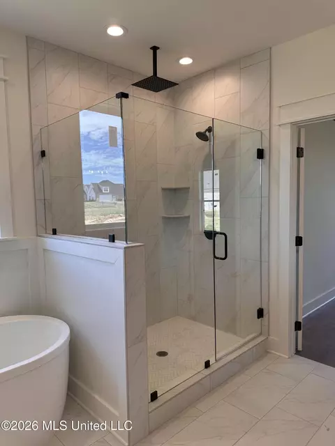 Bath - 4280 Edison Dr, Nesbit, MS 38651 photo 2 of 12
