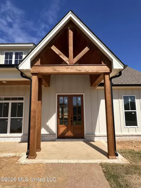 Exterior - 4280 Edison Dr, Nesbit, MS 38651 photo 2 of 3