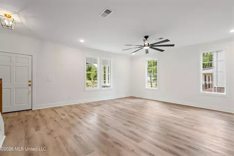Living - 2133 Timber Ln, Hernando, MS 38632 photo 1 of 4