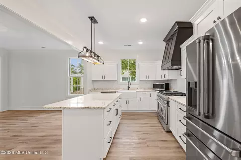 Kitchen - 2133 Timber Ln, Hernando, MS 38632 photo 2 of 2