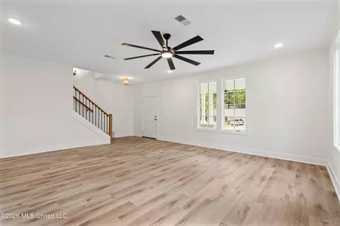 Living - 2133 Timber Ln, Hernando, MS 38632 photo 2 of 4