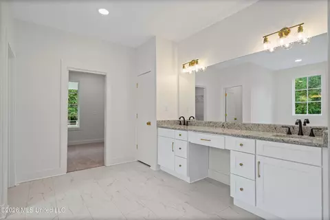 Bath - 2133 Timber Ln, Hernando, MS 38632 photo 2 of 5