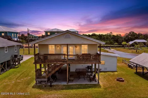 4031 Bank St, Bay Saint Louis, MS 39520