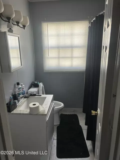 Bath - 728 Dorgan St, Jackson, MS 39204 photo 1 of 2