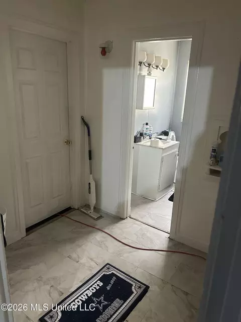 Entry Way - 728 Dorgan St, Jackson, MS 39204 photo 1 of 1
