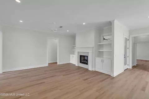 Living - 118 Mission Park Dr, Madison, MS 39110 photo 2 of 3