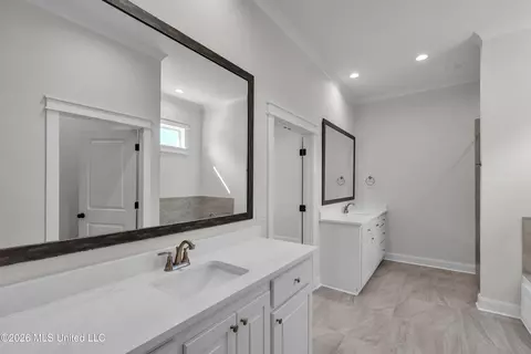 Bath - 118 Mission Park Dr, Madison, MS 39110 photo 2 of 3