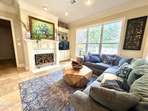 Living - 809 Beaumont Dr, Madison, MS 39110 photo 2 of 6