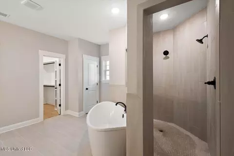 Bath - 292 Wells Dr, Hernando, MS 38632 photo 2 of 5