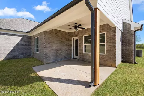 Exterior - 292 Wells Dr, Hernando, MS 38632 photo 5 of 6