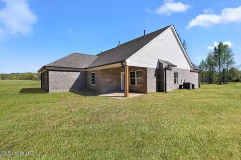 Exterior - 292 Wells Dr, Hernando, MS 38632 photo 4 of 6