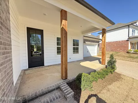 Exterior - 292 Wells Dr, Hernando, MS 38632 photo 3 of 6