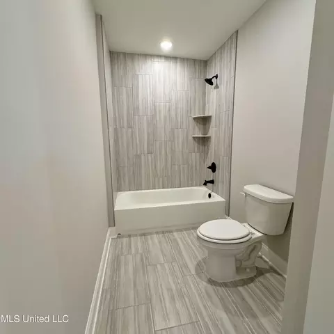 Bath - 7650 Thomas Riley St, Hernando, MS 38632 photo 8 of 9