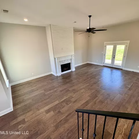 Living - 7650 Thomas Riley St, Hernando, MS 38632 photo 6 of 6