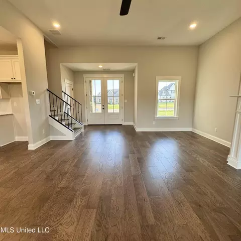 Living - 7650 Thomas Riley St, Hernando, MS 38632 photo 2 of 6