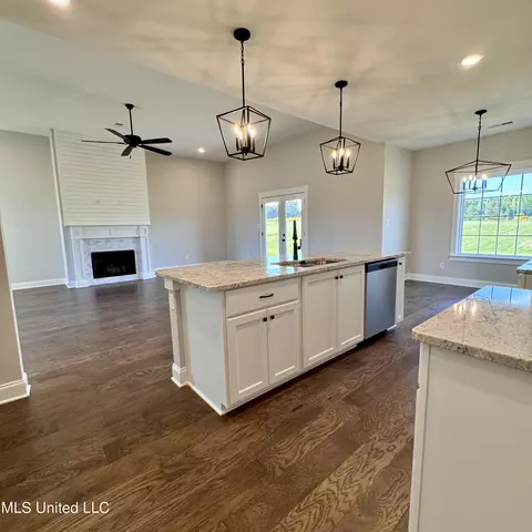 Kitchen - 7650 Thomas Riley St, Hernando, MS 38632 photo 5 of 6