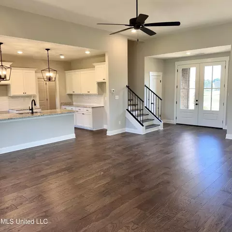 Living - 7650 Thomas Riley St, Hernando, MS 38632 photo 4 of 6
