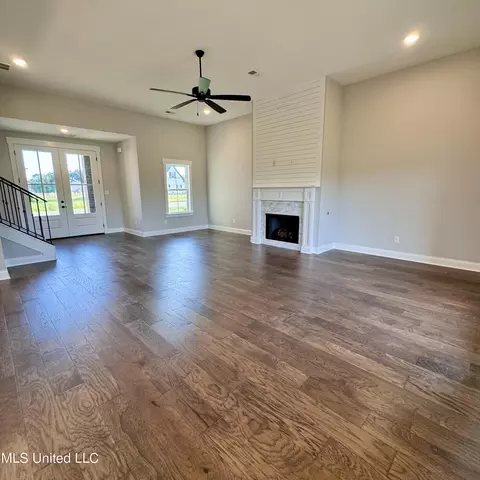 Living - 7650 Thomas Riley St, Hernando, MS 38632 photo 3 of 6