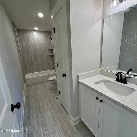 Bath - 7650 Thomas Riley St, Hernando, MS 38632 photo 7 of 9