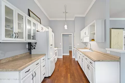Entry Way - 4730 Bienville Rd, Nesbit, MS 38651 photo 2 of 3